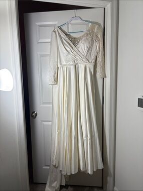 Classic Cream Long-Sleeve V-Neck Wedding Dress